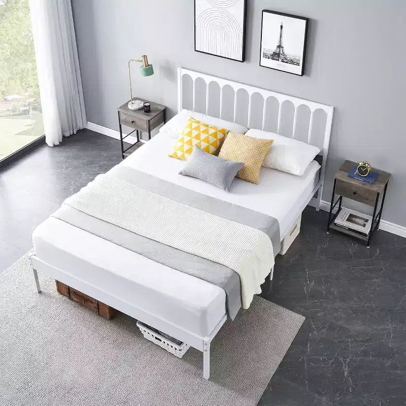 Cadre de lit Queen Size en métal blanc avec tête de lit ondulée, lit plateforme avec 2 tiroirs de rangement et espace sous le lit, aucun sommier tapissier requis, montage facile