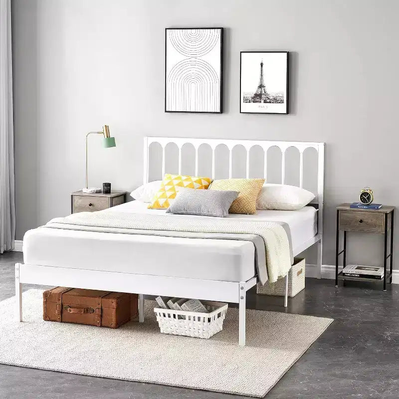 Cadre de lit Queen Size en métal blanc avec tête de lit ondulée, lit plateforme avec 2 tiroirs de rangement et espace sous le lit, aucun sommier tapissier requis, montage facile